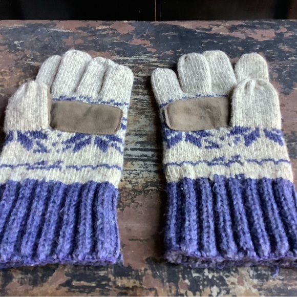 Vintage Knitted Snowflake Gloves Suede Insets - Picture 2 of 5